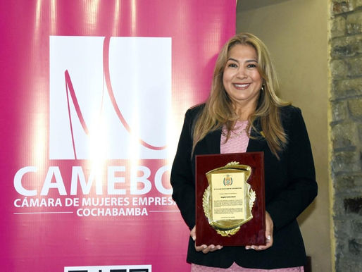 MAGALY CASTRO RECIBE RECONOCIMIENTO POR TRANSFORMAR LA ECONOMÍA DE COCHABAMBA CON VISIÓNINCLUSIVA Y SOLIDARIA