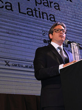 CAF RECIBIÓ EL PREMIO ANA FRANK POR SU COMPROMISO CON LA EDUCACIÓN Y LOS DERECHOS HUMANOS EN AMÉRICA LATINA