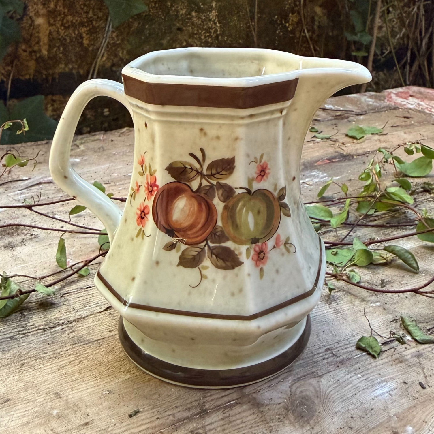 Petit pot à lait en porcelaine