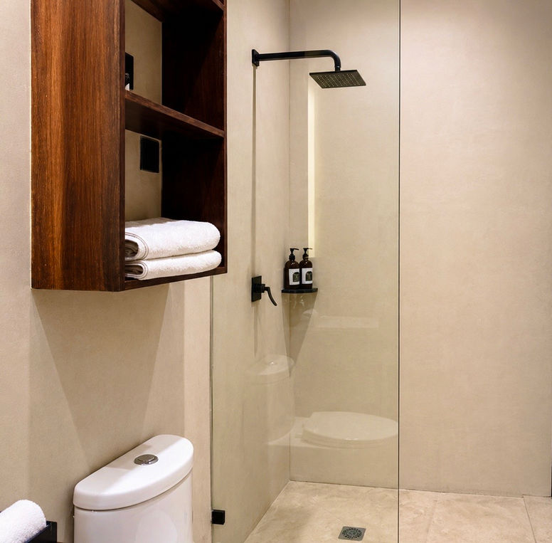 Ducha moderna con mampara de cristal en Hotel Travertino
