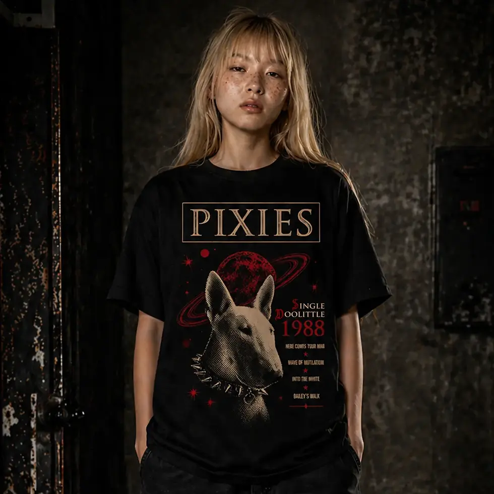 menina loira com camiseta Pixies single Doolittle