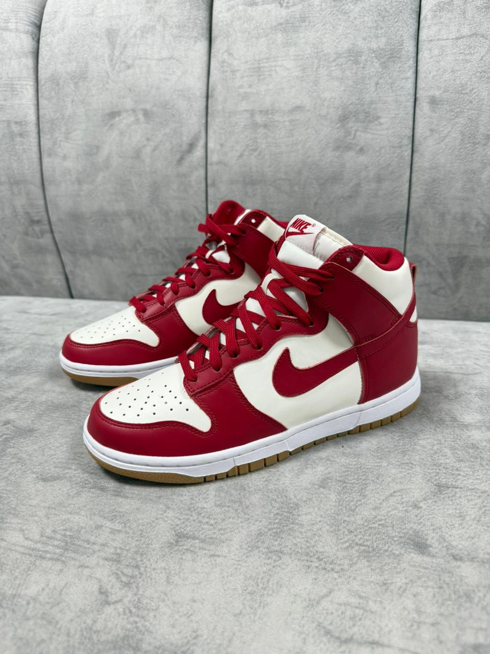 Miniatura: W NIKE DUNK HIGH SAIL/GYM RED-GUM