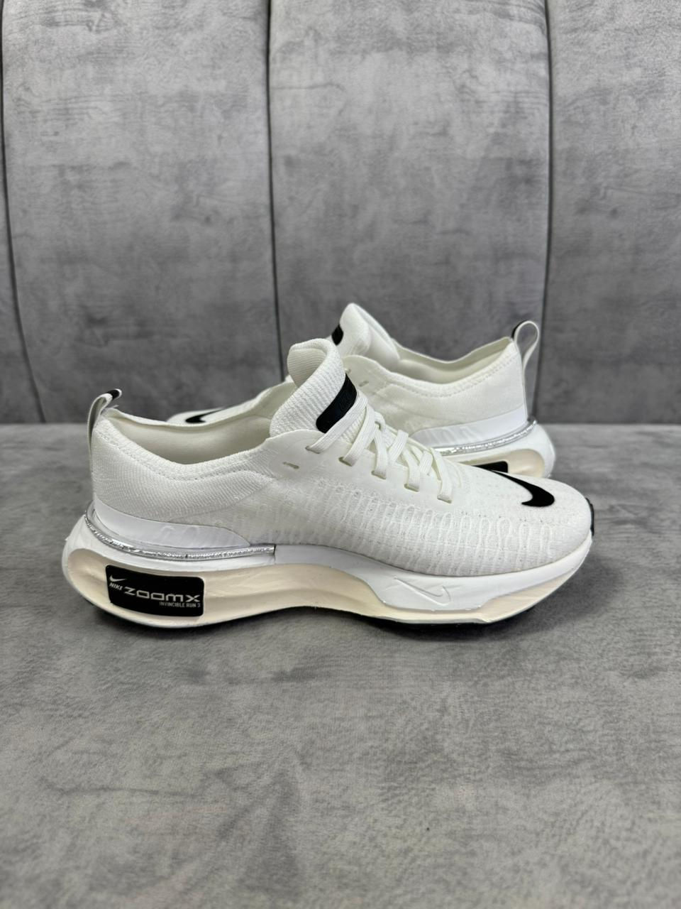 Miniatura: WMNS ZOOMX INVINCIBLE RUN FK 3 SUMMIT WHITE/BLACK