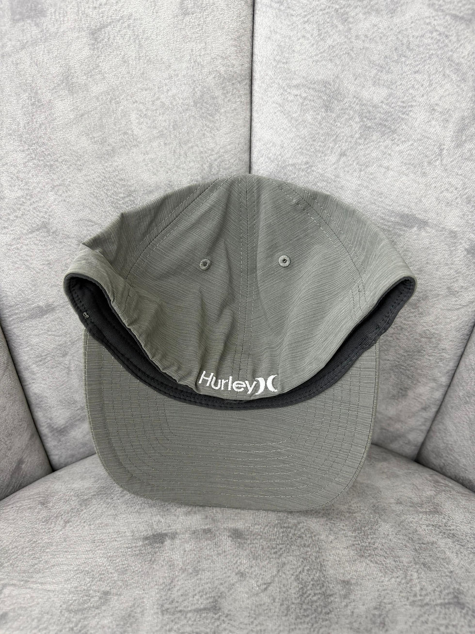 Miniatura: GORRA HURLEY FLEXFIT GRIS