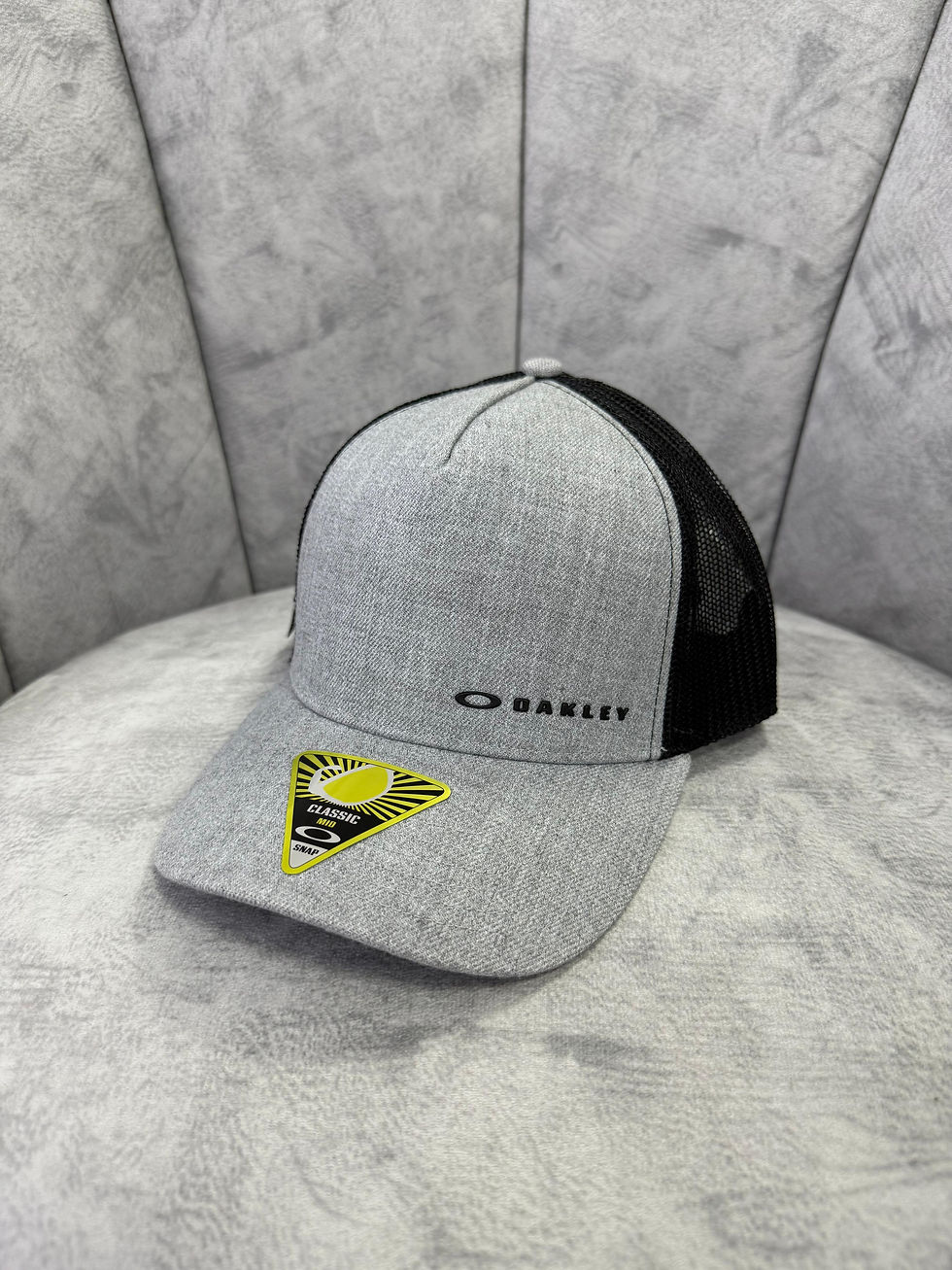 OAKLEY TRUCKER CHALTEN GRIS