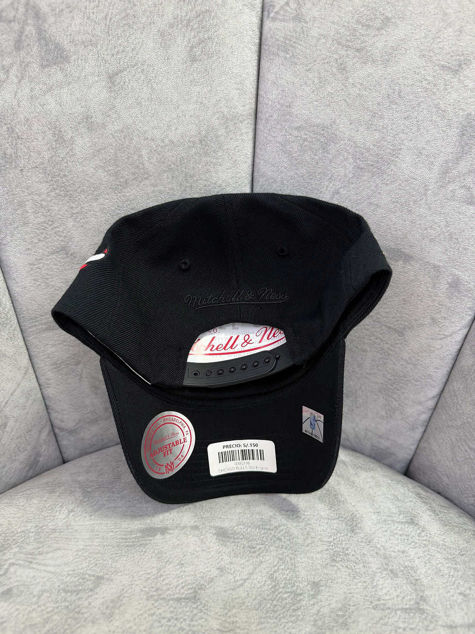 Miniatura: CHICAGO BULLS OLD ENGLISH FADED CURVE BRIM
