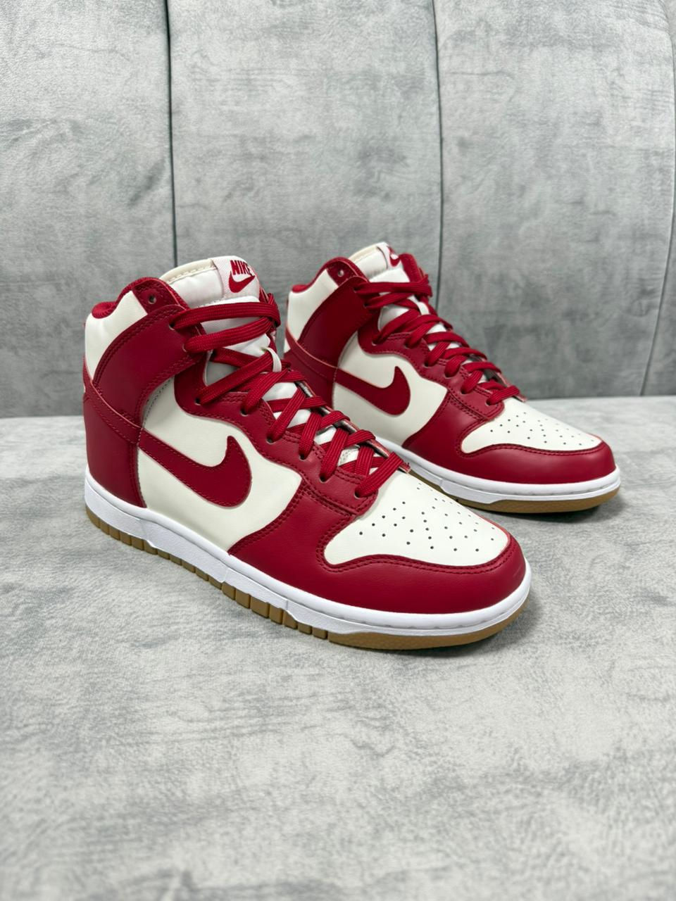 Miniatura: W NIKE DUNK HIGH SAIL/GYM RED-GUM