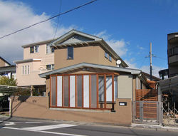 停止線前の家