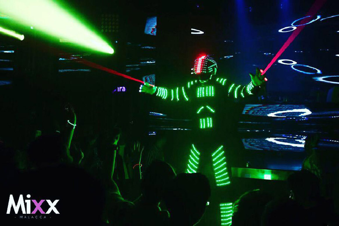 LED Stilt Walker Robot (Gigsmore)