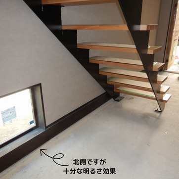 差込む光と仕上工事