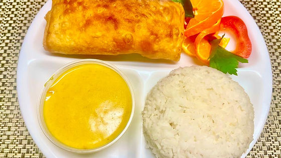Nr.9 Forårsrulle m/ karrysauce og ris