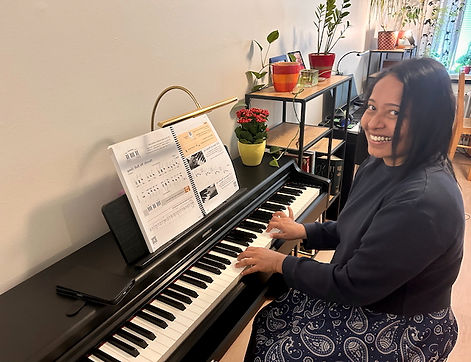 piano lessons for adults in helsinki - pianotunnut aikuisille_edited.jpg