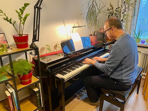 piano lessons herttoniemi for adults_edited.jpg