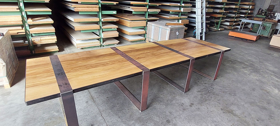 Tavolo stile industriale Iroko e acciaio CORTEN (1).jpg