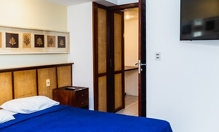 Post para instagram de promoções supermercado hortifruti colorido vermelho e amarelo.png