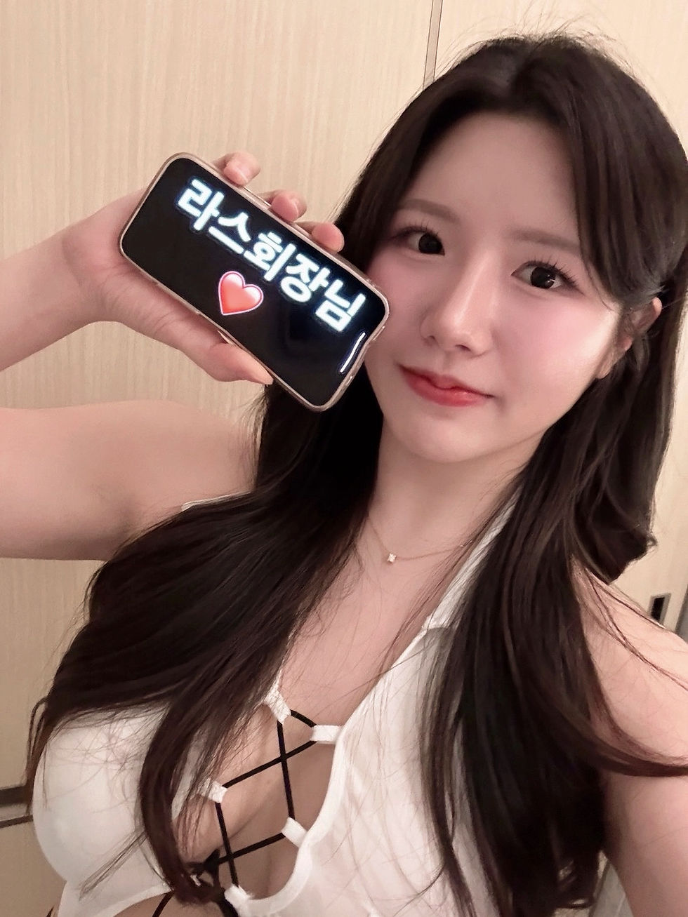모구모구 (@moguu__mogu) showcasing her stunning beautiful face and natural E-cup figure in exclusive Likey PPV adult collection
