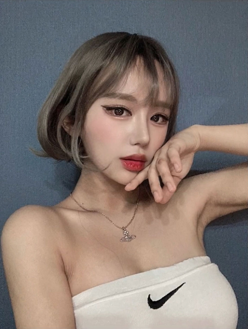말랑설아 (변미경), H컵 가슴과 선명한 유두, 유륜이 드러나는 누드 언센서드 비디오에서의 섹시한 모습.
