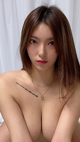 라이키 지삼 Likey Jisamss 앞에서 벌거벗은 채 🔞