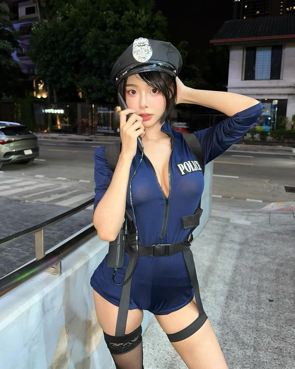 민아 (Mina) radiating beauty on wmookies, featuring her stunning naked breasts and seductive pose on 팬트리 (Fantrie)