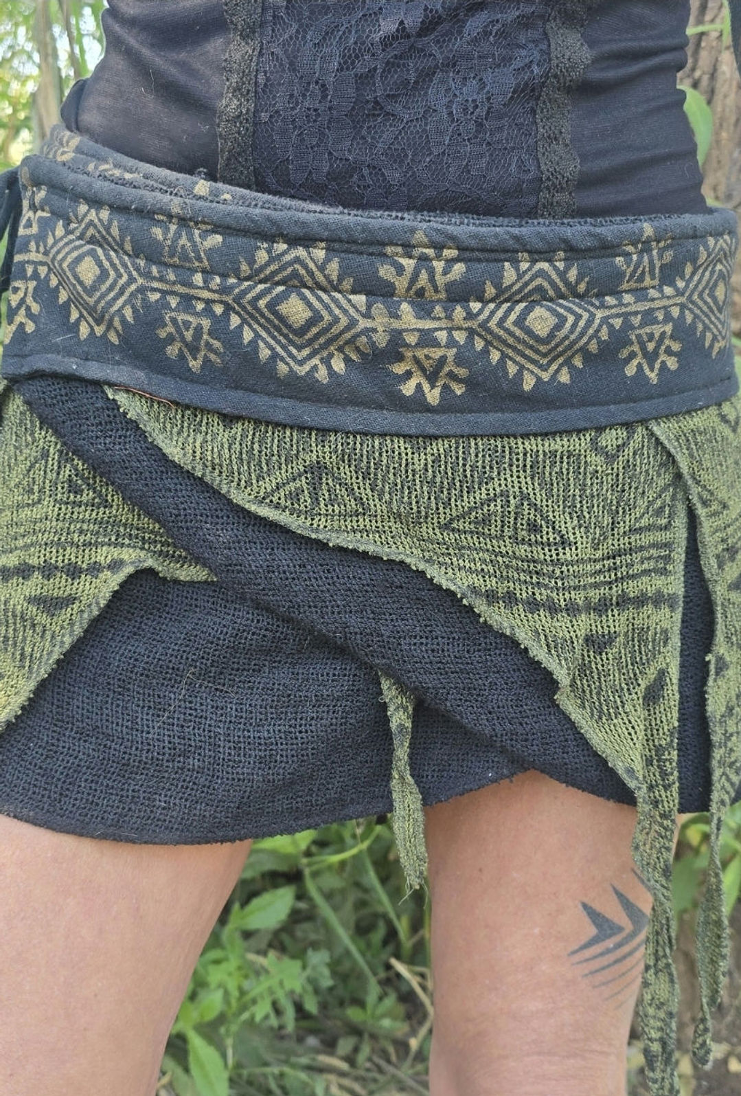 Green-black Native American skirt