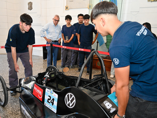 Julio Zamora recibió a alumnos que ganaron en el "Proyecto Desafío ECO 2025" de la Fundación YPF