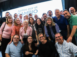 Soledad Martínez juega a dos bandas y atiende a una tercera que pretende disputarle terreno
