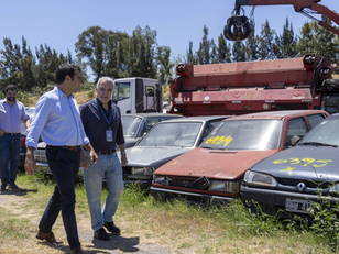 En San Isidro mandan a compactar más de 1.300 autos abandonados en el "cementerio"