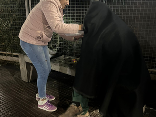 Distribuyen viandas y frazadas a gente en situación de calle