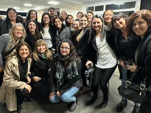 Docentes celebran, festejan y educan, nunca bajan la guardia