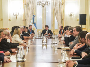 Tensa reunión de Posse con diputados y senadores de La Libertad Avanza en la Casa Rosada