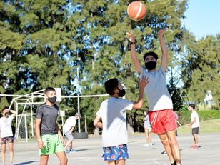 Tigre: con barbijo y distanciamiento, los pibes disfrutan de las colonias