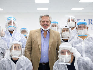 El presidente Fernández "festejó" el 1° de Mayo visitando una PyMe en San Martín