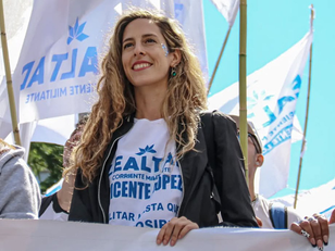 Justicia cooptada y presionada mantiene presa a militante por tirar caca en casa del diputado Espert