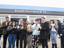 Es el modelo, estúpido: Kicillof inauguró 270 escuelas, Milei, un canil para sus perros