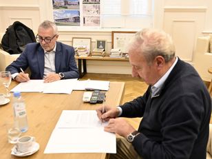 Julio Zamora y Alberto Fernández aferrados a la misma fe para simplificar la vida