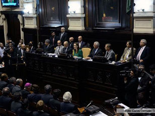 En medio de la neblina un “Turco radical” desembarca en Olivos, receteado