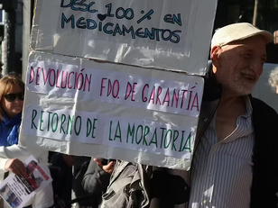 En medio del caos nacional, jubilados marchan a la Quinta de Olivos