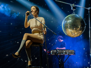 La cantante Zoe Gotusso levantó al Teatro Otamendi de San Fernando