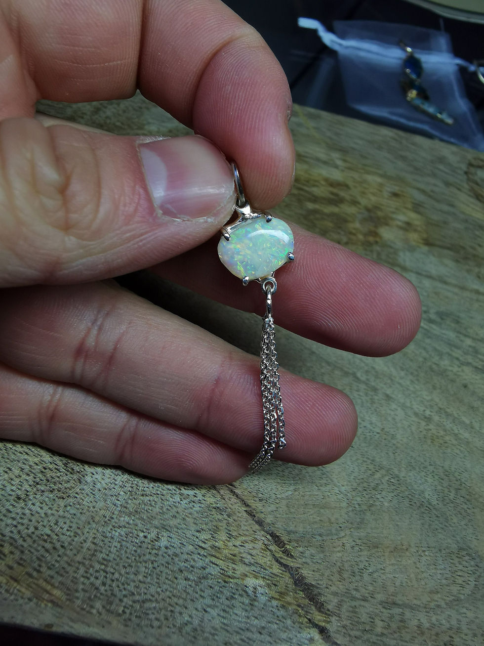 Miniature : Pendentif original avec opale sombre d'Australie, argent 925