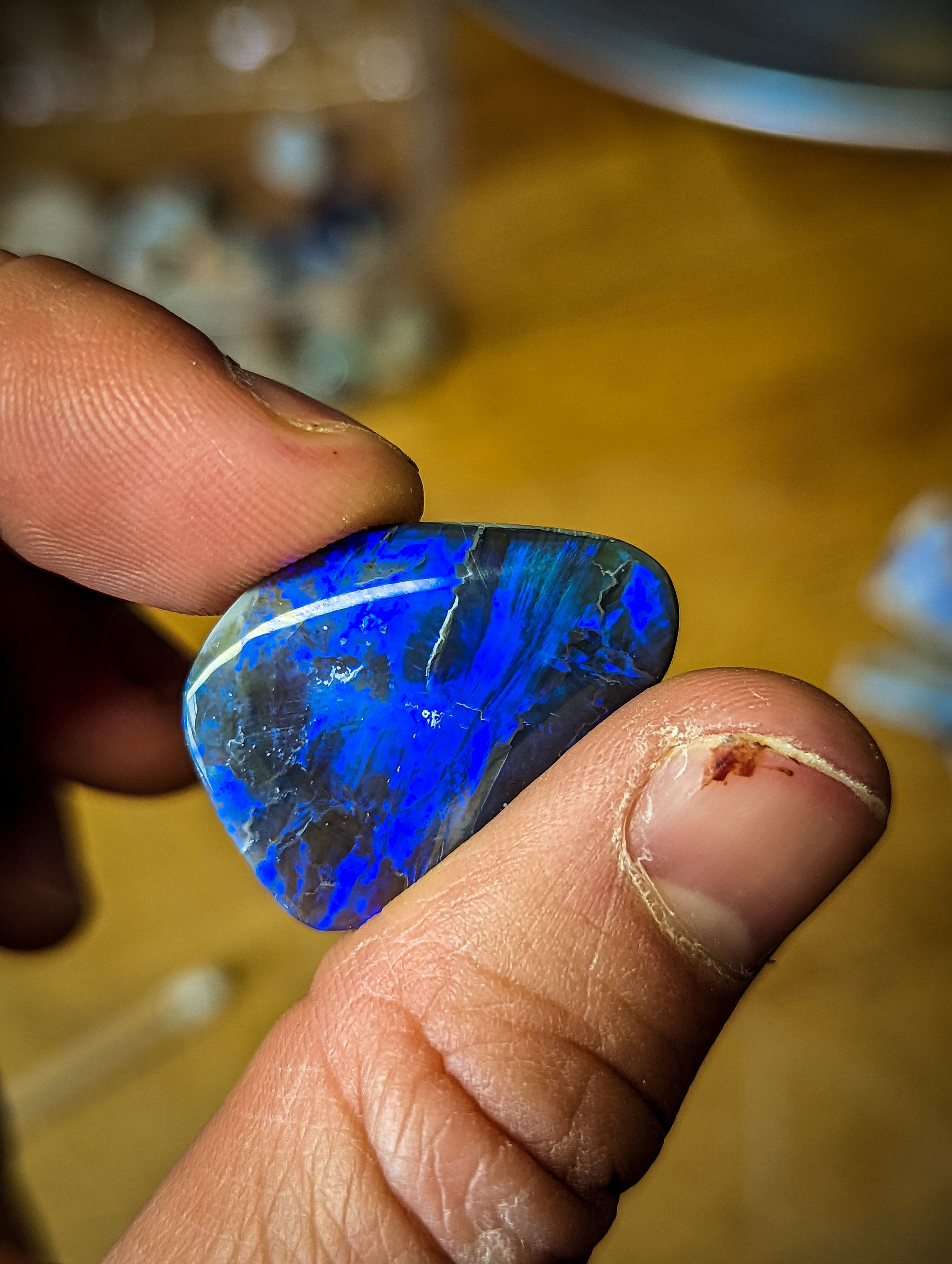 Grande et originale opale noire d'Australie, Lightning Ridge, 18 carat