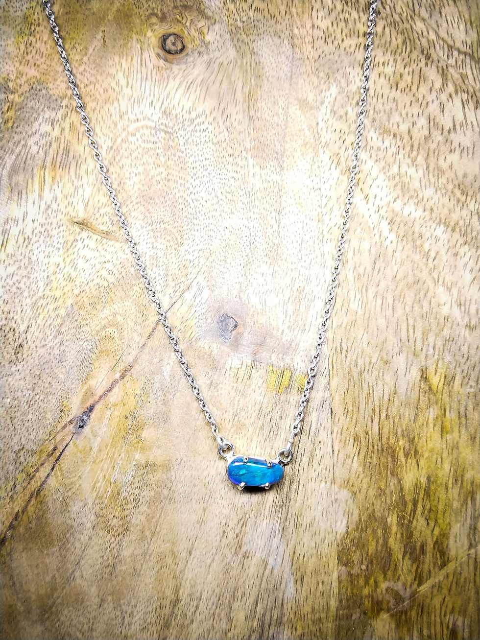 Miniature : Pendentif et chaîne avec une opale noire d'Australie, Lightning Ridge, argent 92