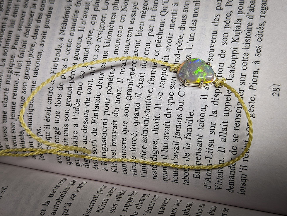 Miniature : Collier avec cordon réglable et opale d'Australie, montage serti clos en argent 