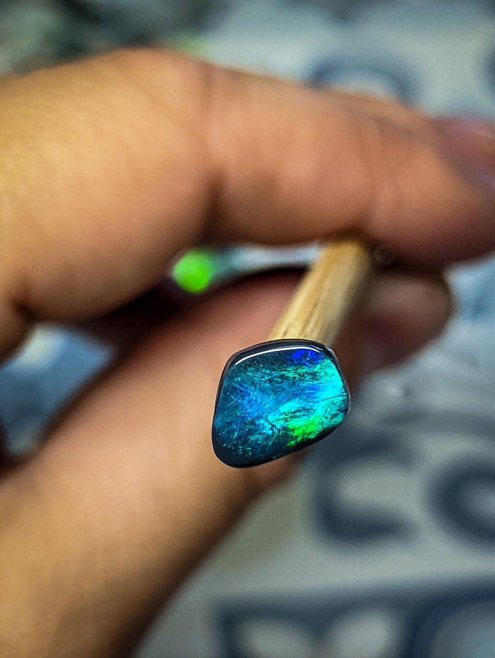 Miniature : Opale noire d'Australie Lightning Ridge, 1.4 carats
