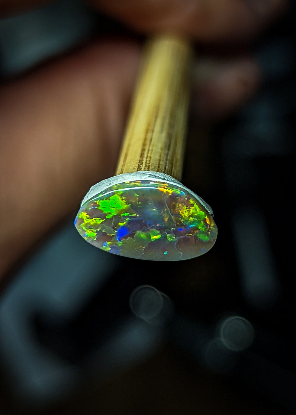 Miniature : Opale sombre d'Australie, Lightning Ridge, 1.1 carats