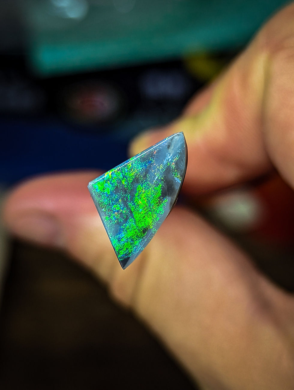 Miniature : Opale sombre d'Australie, Lightning Ridge, 2.9 carats