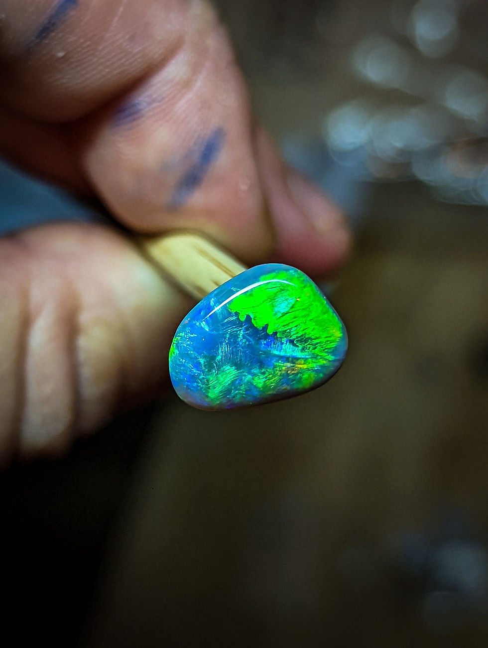 Miniature : Opale sombre d'Australie, Lightning Ridge, 3.22 carats