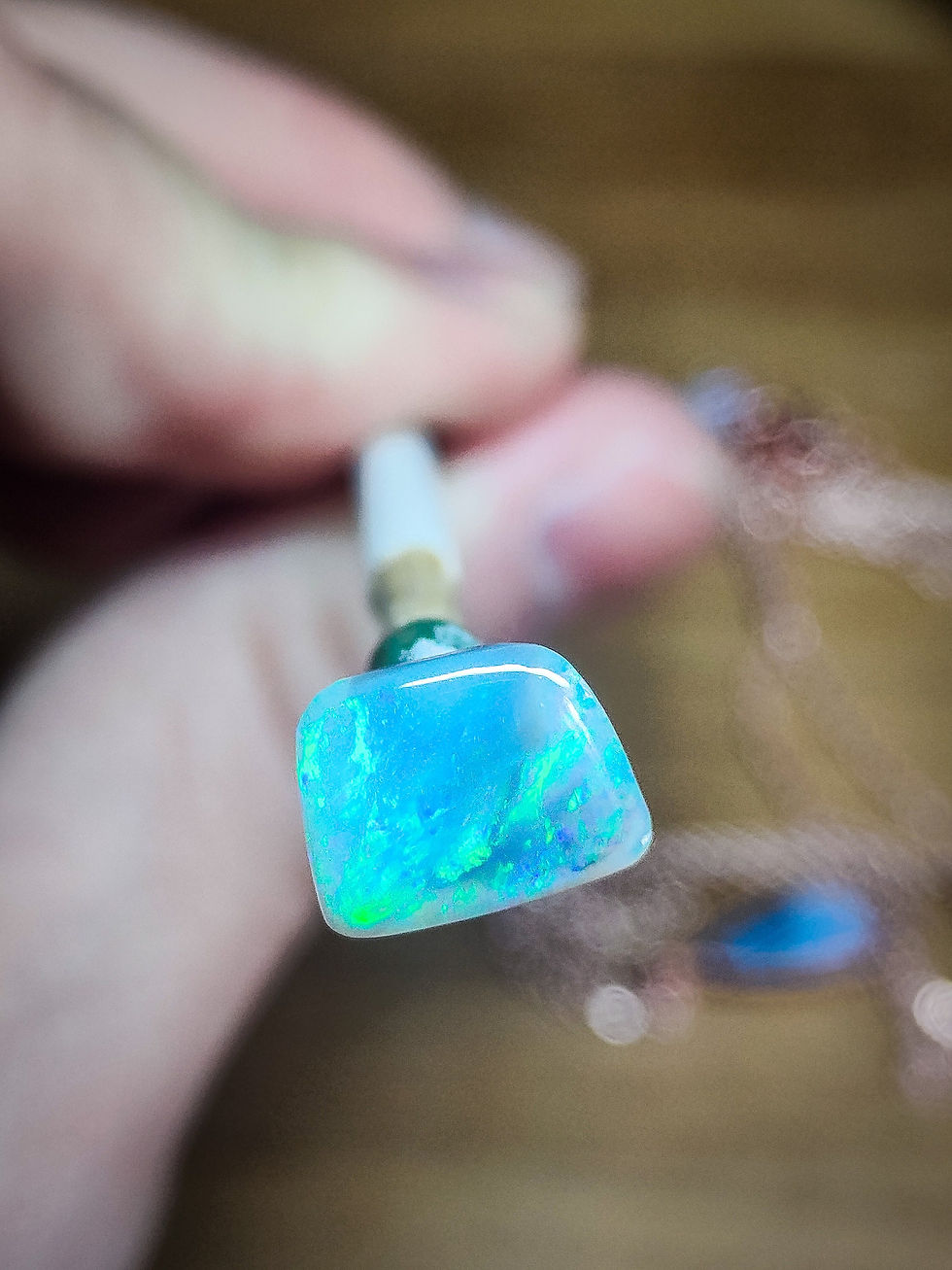 Miniature : Opale sombre d'Australie , Lightning Ridge, 2 carats