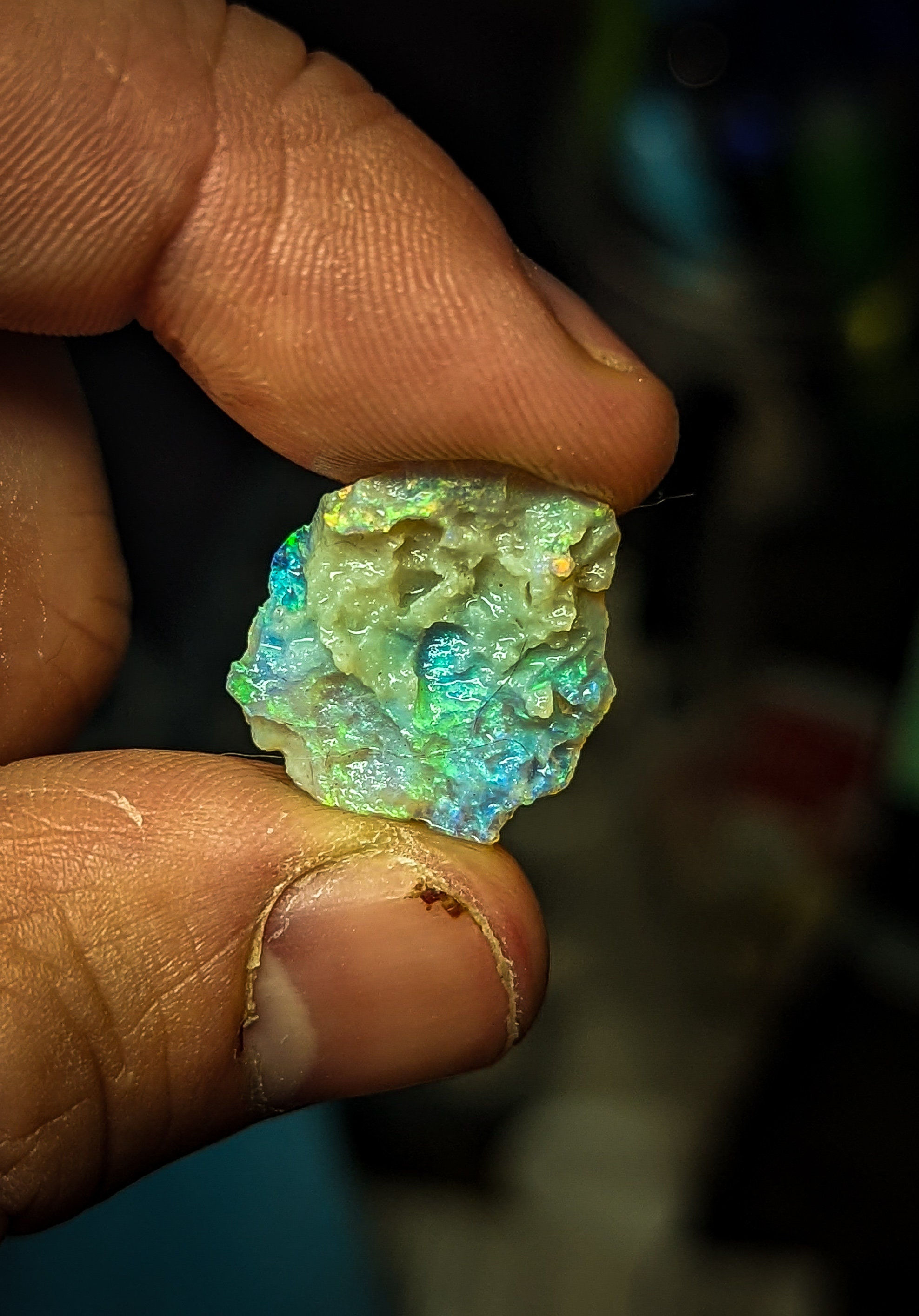 Opale brute nobby d'Australie de Lightning Ridge très original de 6.2 carats