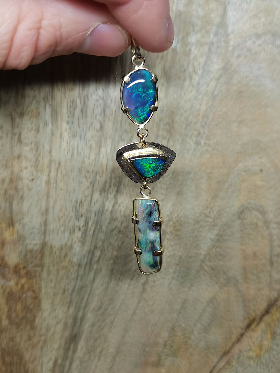 Miniature : Superbe pendentif création unique en or 18K et déclinaisons d'opales cristal d'A
