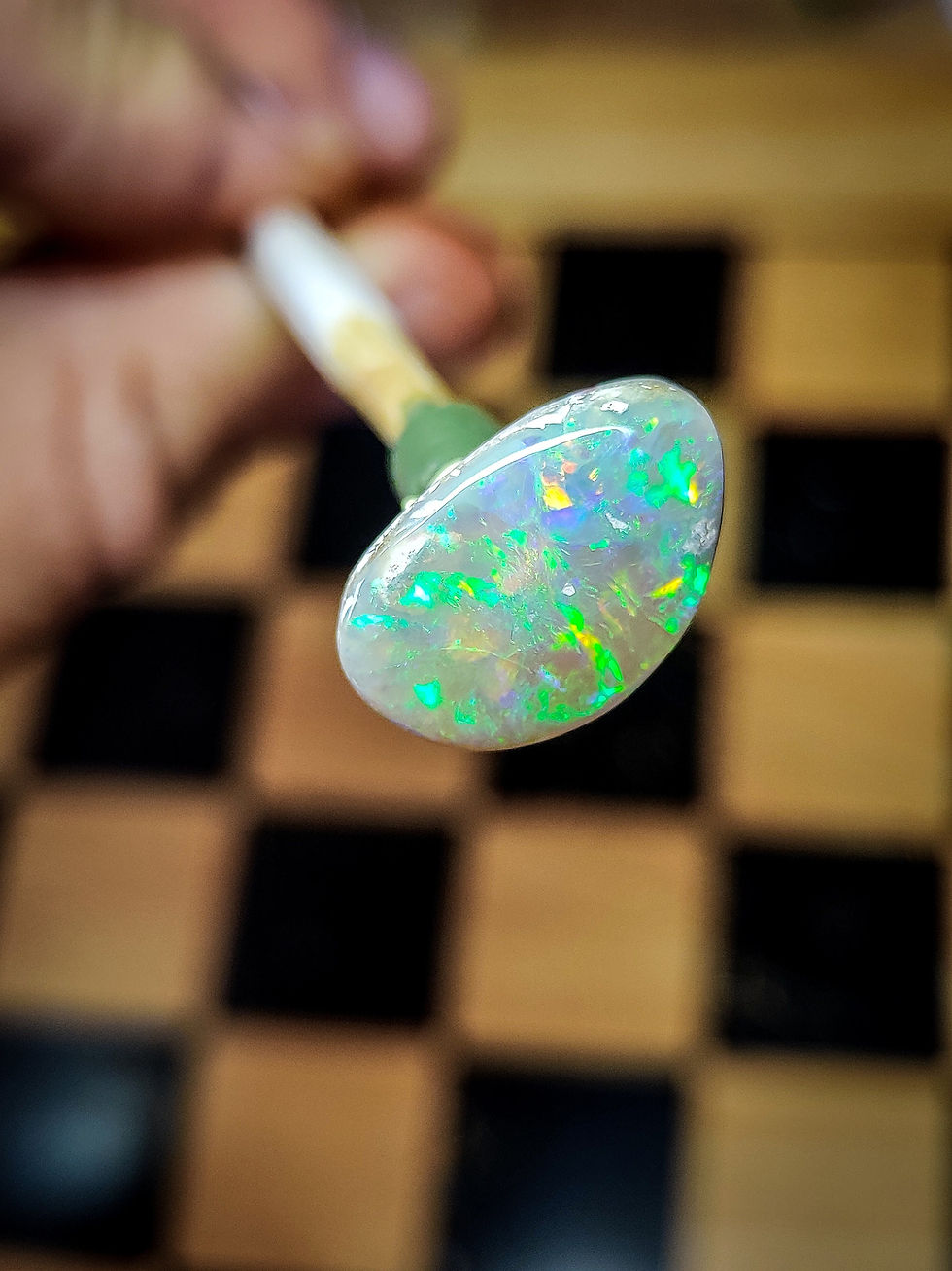 Miniature : Opale cristal sombre d'Australie, Lightning Ridge, 4.3 carats